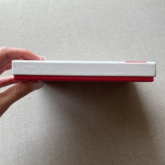 Emirates box - Picture 9 of 12